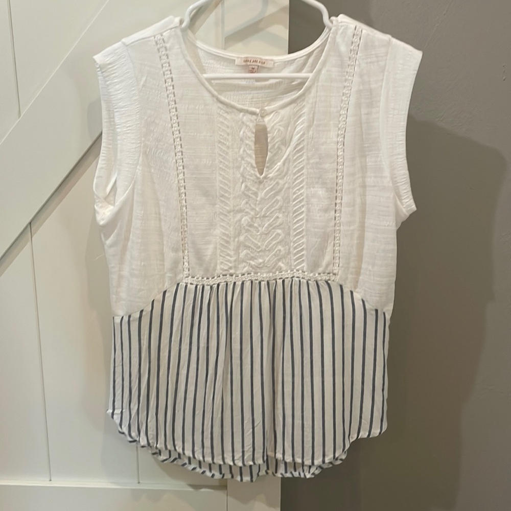 NWOT. Skies are Blue top from Stitch Fix.